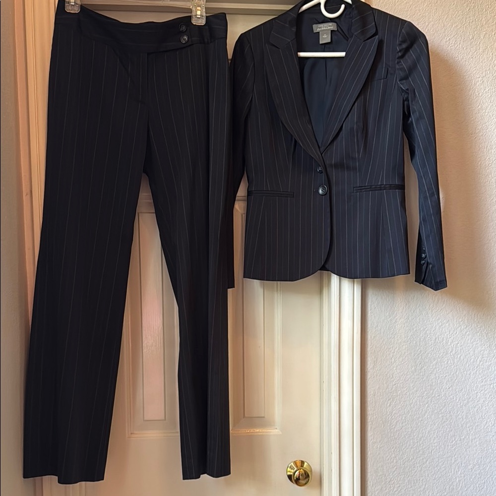 Ann Taylor Blue and White Pin Stripe Tailored Pantsuit (Blazer 4p & Pants 4r)